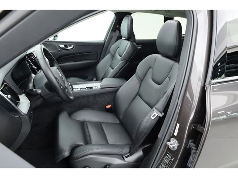 Volvo XC60 2.0 T6 Plug-in hybrid AWD Plus Dark | SOH 99.3% | ACC | 360 Camera | Blis | elek. trekhaak | H&K Audio | Pano-dak |