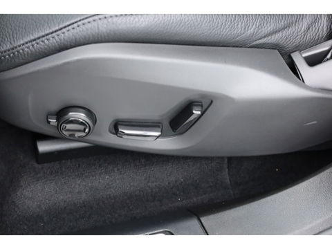 Volvo XC60 2.0 T6 Plug-in hybrid AWD Plus Dark | SOH 99.3% | ACC | 360 Camera | Blis | elek. trekhaak | H&K Audio | Pano-dak |