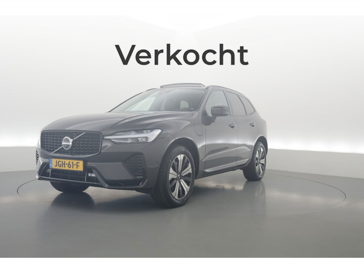 Volvo XC60 2.0 T6 Plug-in hybrid AWD Plus Dark | SOH 99.3% | ACC | 360 Camera | Blis | elek. trekhaak | H&K Audio | Pano-dak |