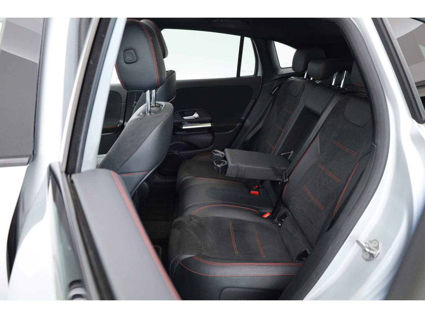 Mercedes-Benz EQA 250 Business Solution AMG 67 kWh | SOH 95.5% | Dig. Cockpit | Pano | Elek. Trekhaak | Stoelverw. | Adapt. Cruise | Camera | 18''