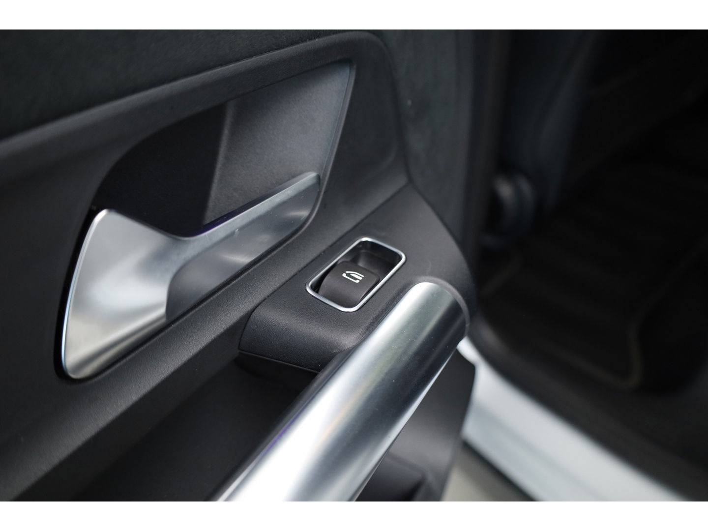 Mercedes-Benz EQA 250 Business Solution AMG 67 kWh | SOH 95.5% | Dig. Cockpit | Pano | Elek. Trekhaak | Stoelverw. | Adapt. Cruise | Camera | 18''