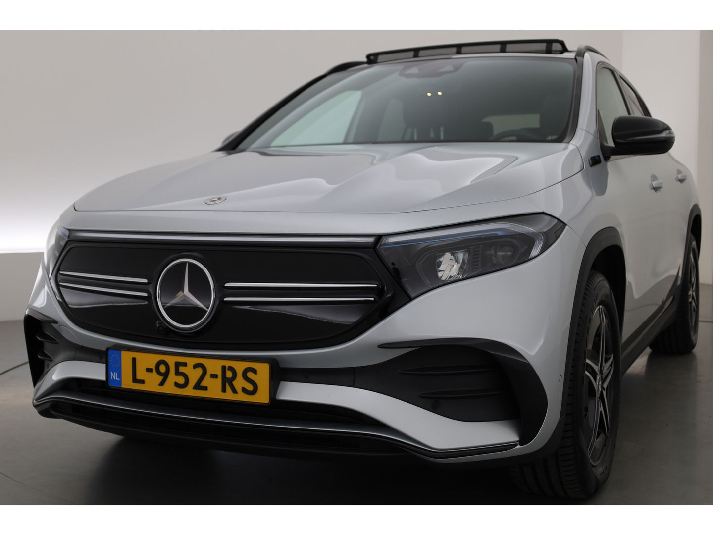 Mercedes-Benz EQA 250 Business Solution AMG 67 kWh | SOH 95.5% | Dig. Cockpit | Pano | Elek. Trekhaak | Stoelverw. | Adapt. Cruise | Camera | 18''