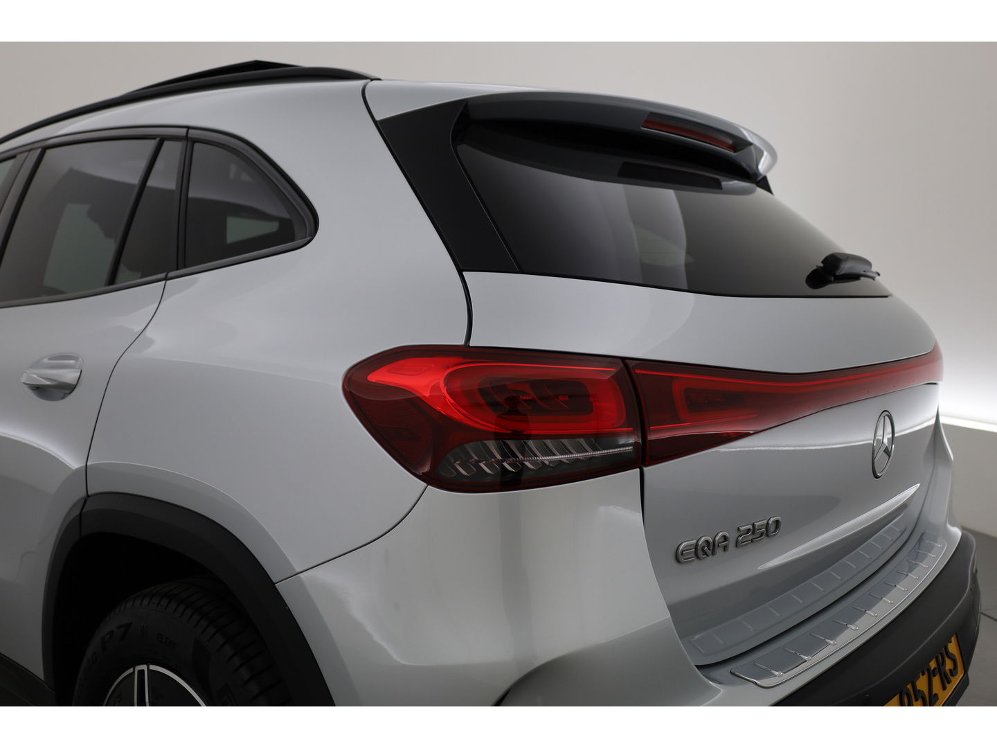 Mercedes-Benz EQA 250 Business Solution AMG 67 kWh | SOH 95.5% | Dig. Cockpit | Pano | Elek. Trekhaak | Stoelverw. | Adapt. Cruise | Camera | 18''