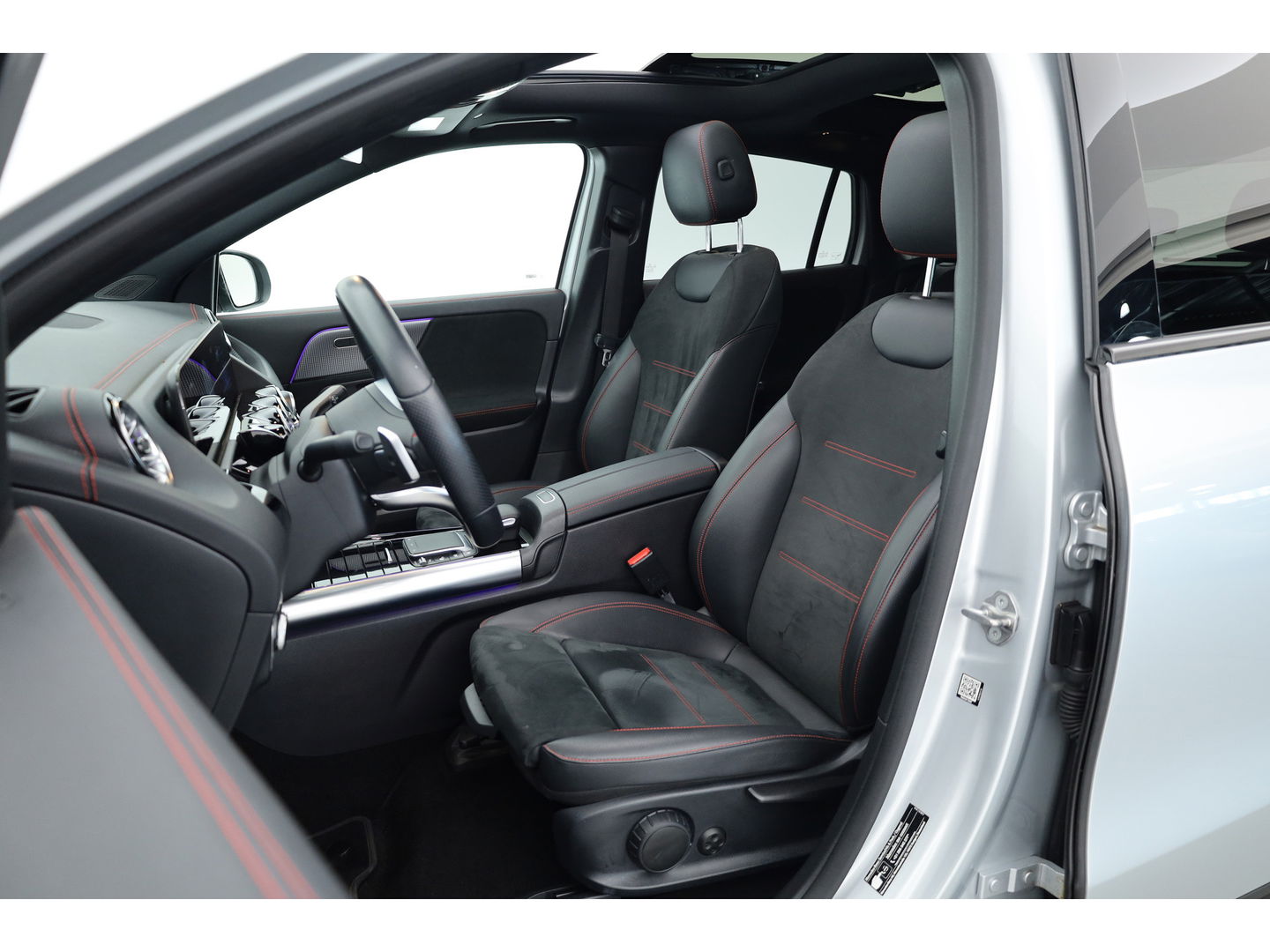 Mercedes-Benz EQA 250 Business Solution AMG 67 kWh | SOH 95.5% | Dig. Cockpit | Pano | Elek. Trekhaak | Stoelverw. | Adapt. Cruise | Camera | 18''