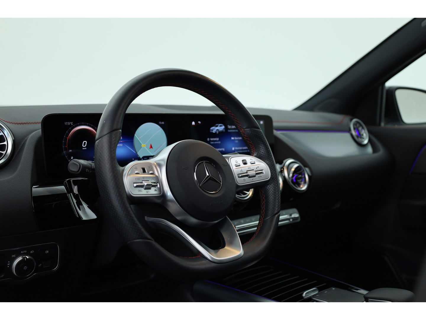 Mercedes-Benz EQA 250 Business Solution AMG 67 kWh | SOH 95.5% | Dig. Cockpit | Pano | Elek. Trekhaak | Stoelverw. | Adapt. Cruise | Camera | 18''