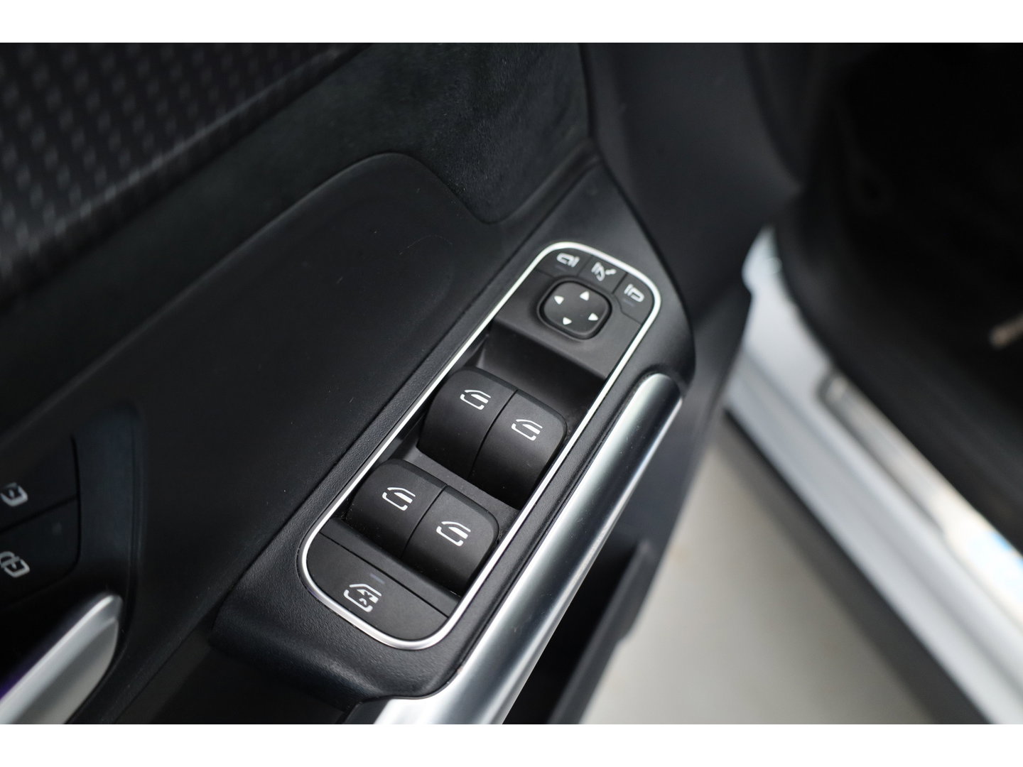 Mercedes-Benz EQA 250 Business Solution AMG 67 kWh | SOH 95.5% | Dig. Cockpit | Pano | Elek. Trekhaak | Stoelverw. | Adapt. Cruise | Camera | 18''