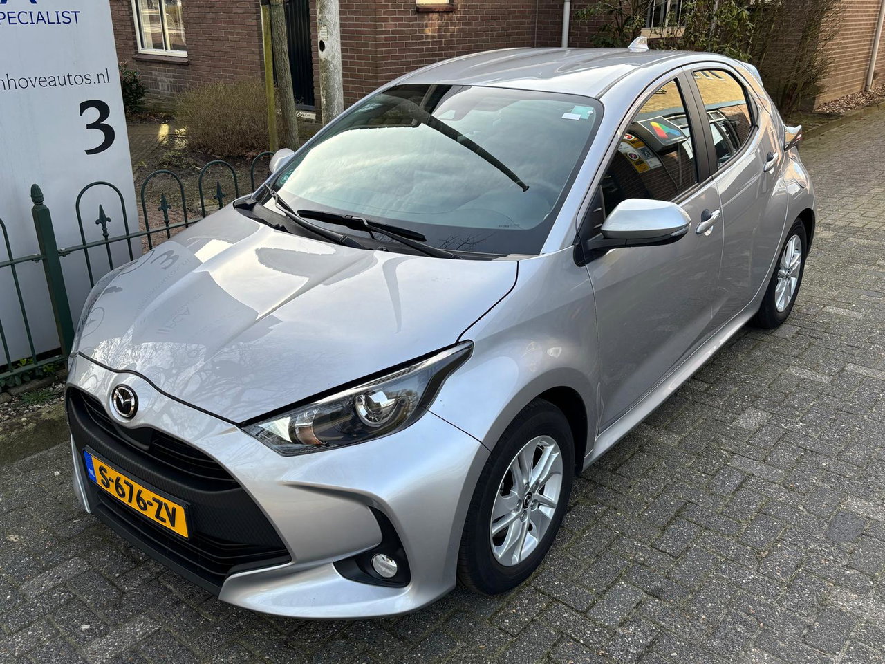 Mazda 2 Hybrid