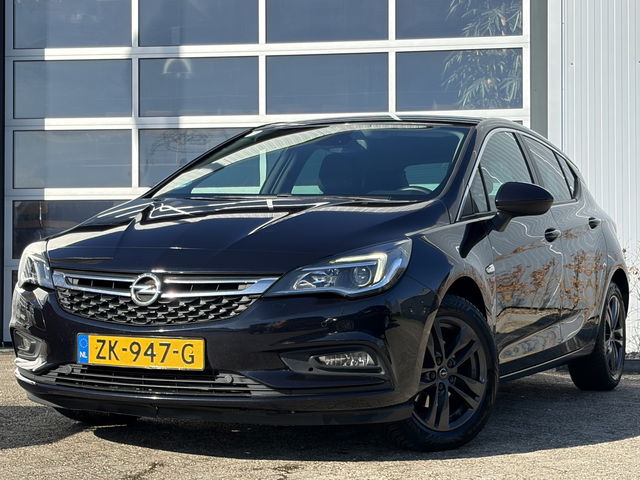 Opel Astra - 1.0 Turbo 120 Jaar Edition 105pk | Apple Carplay/Android Auto | Cruise control | Dab | Electronic climate control | Navigatiesysteem full map | Parkeersensor voor en achter | Zeer nette auto!