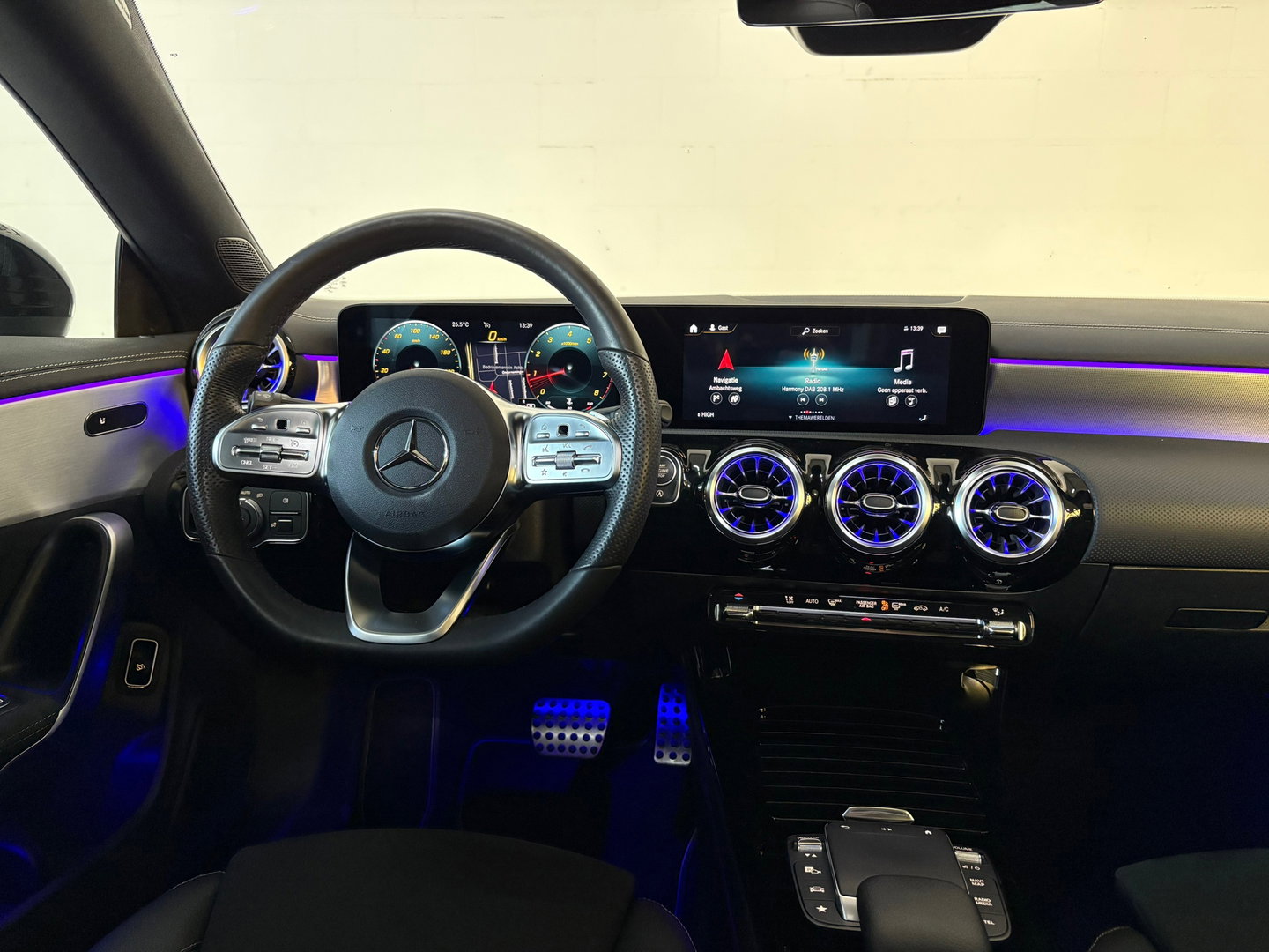 Mercedes-Benz CLA-Klasse 200 Edition, Pano, Sfeer, Burmester, Applecarplay