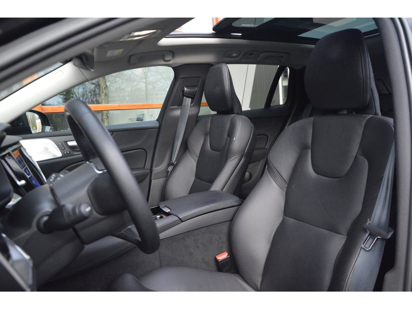 Volvo V60 T6 Hybride Ultimate Dark Long Range | Bowers & Wilkins | Head-Up Display | Panoramadak | Stoel + Stuur Verwarmd |