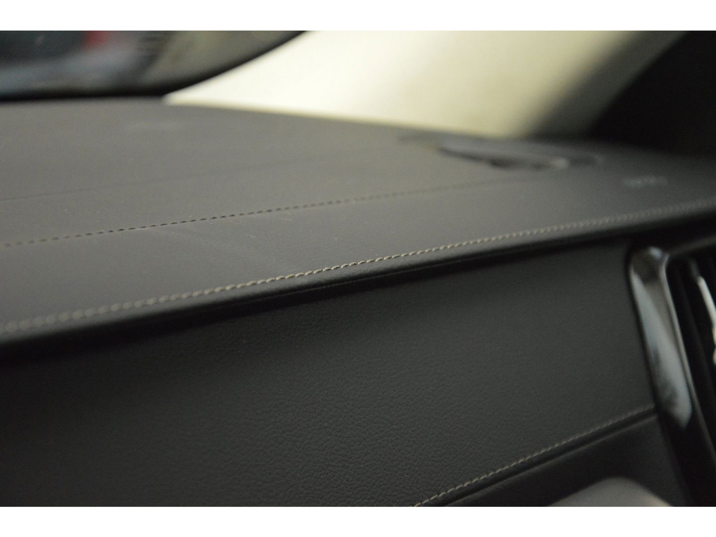 Volvo V60 T6 Hybride Ultimate Dark Long Range | Bowers & Wilkins | Head-Up Display | Panoramadak | Stoel + Stuur Verwarmd |