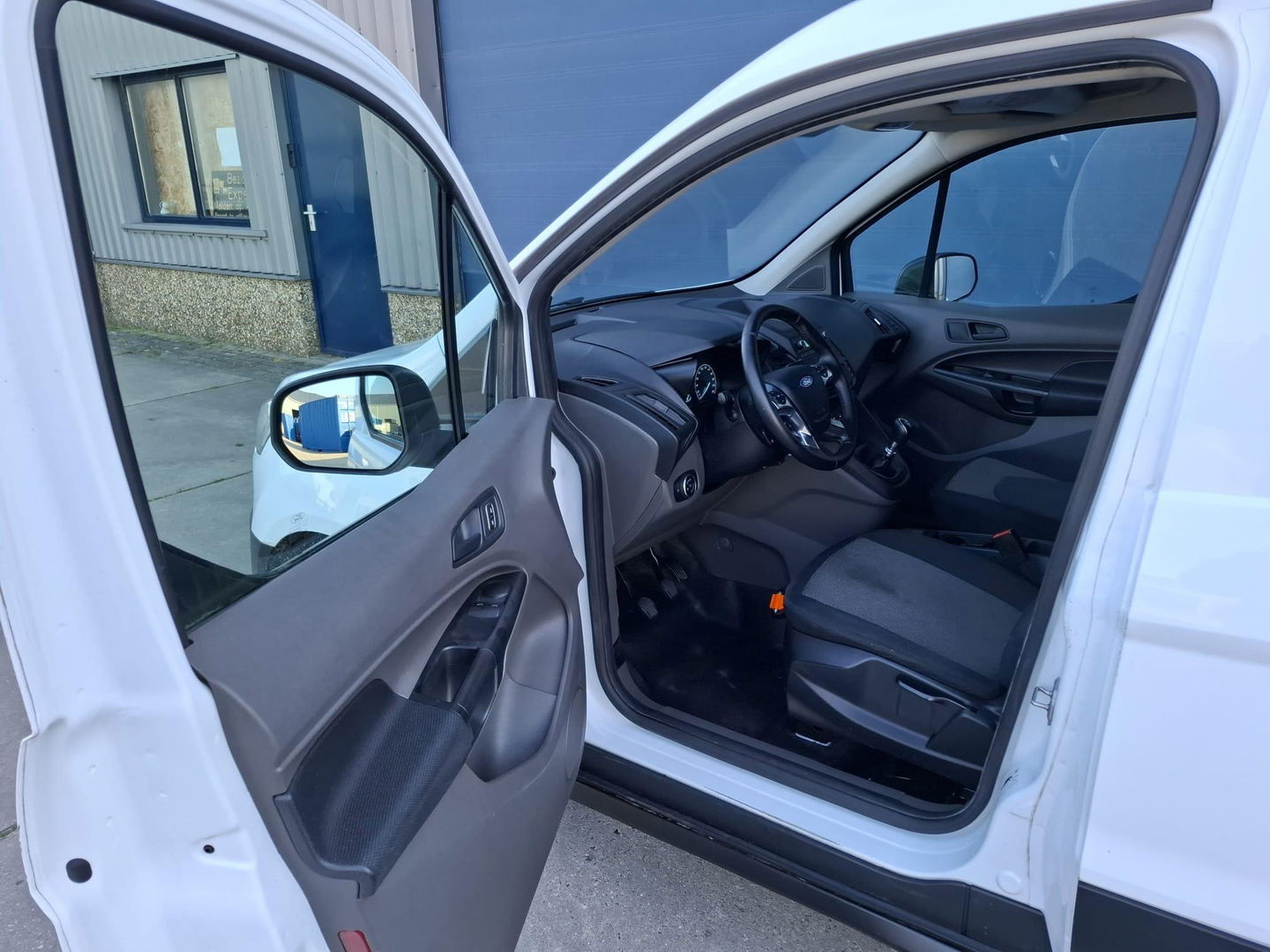 Ford Transit Connect 1.5 EcoBlue L2 Ambiente AIRCO / CRUISE CONTROLE / IMPERIAL / TREKHAAK