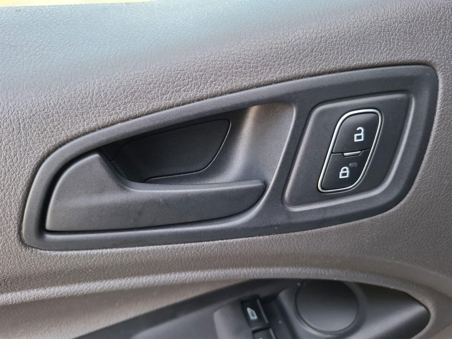 Ford Transit Connect 1.5 EcoBlue L2 Ambiente AIRCO / CRUISE CONTROLE / IMPERIAL / TREKHAAK