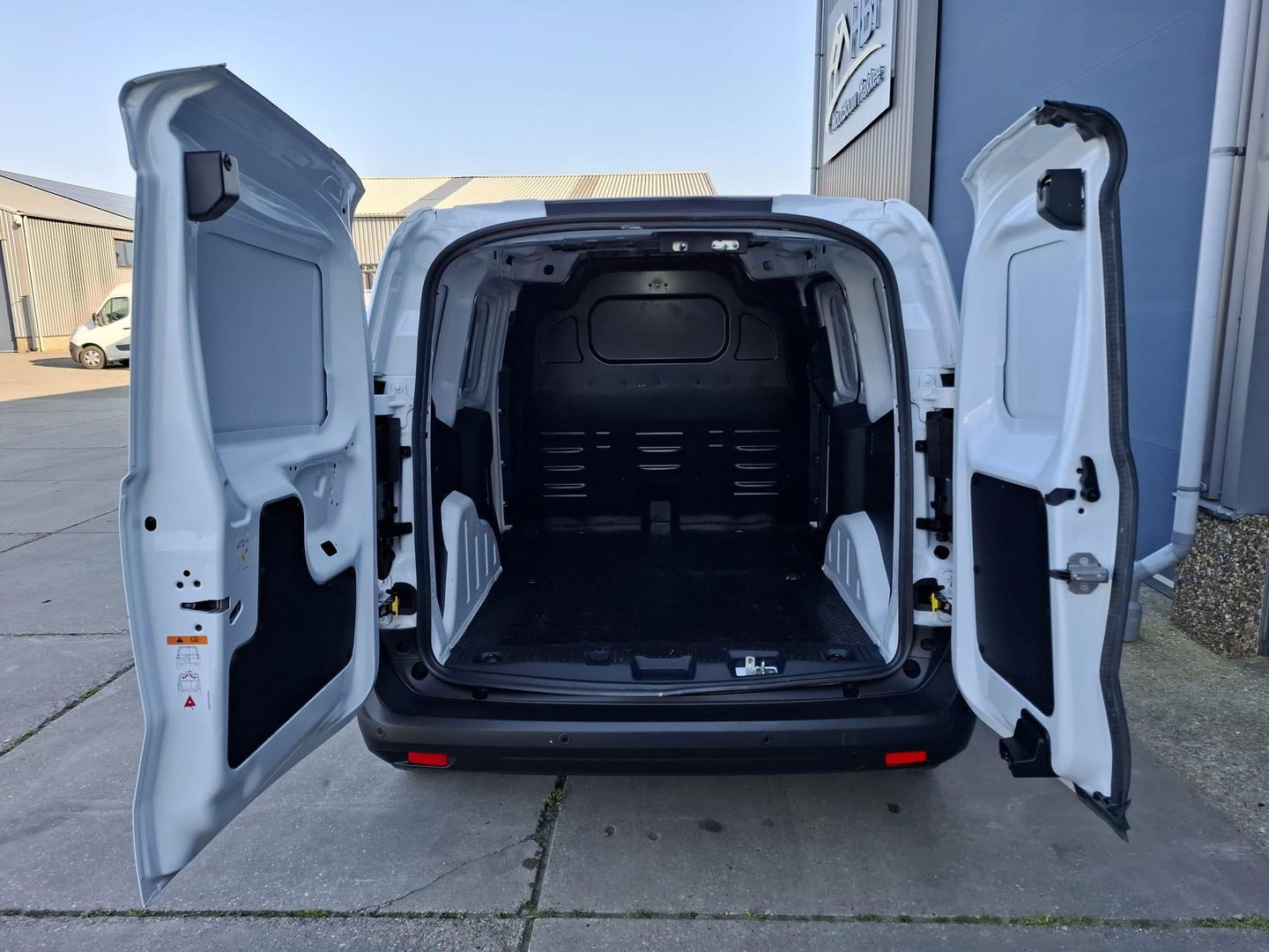 Ford Transit Courier 1.5 EcoBlue Trend CAMERA / CARPLAY / ADAPTIVE CRUISE / FABRIEKS GARANTIE