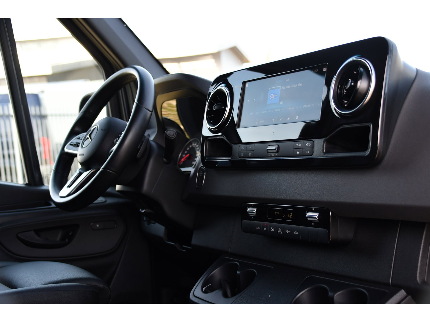 Mercedes-Benz Sprinter 316 2.2 CDI L2H2 PB Edition Adaptieve Cruise, Camera, Carplay, LED, Leder, Stoelverwarming, Clima, Mulitmedia, Uniek!