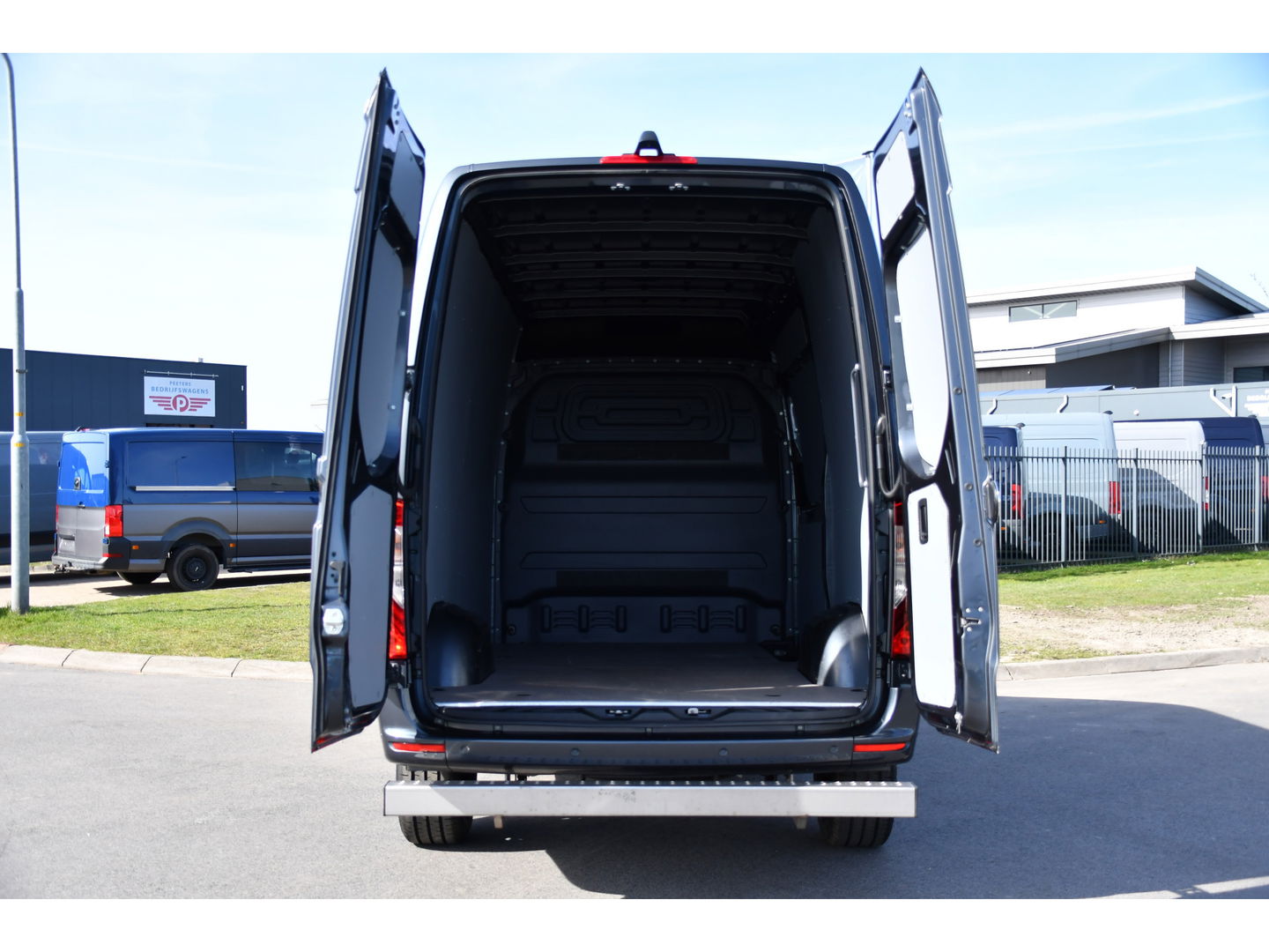 Mercedes-Benz Sprinter 316 2.2 CDI L2H2 PB Edition Adaptieve Cruise, Camera, Carplay, LED, Leder, Stoelverwarming, Clima, Mulitmedia, Uniek!