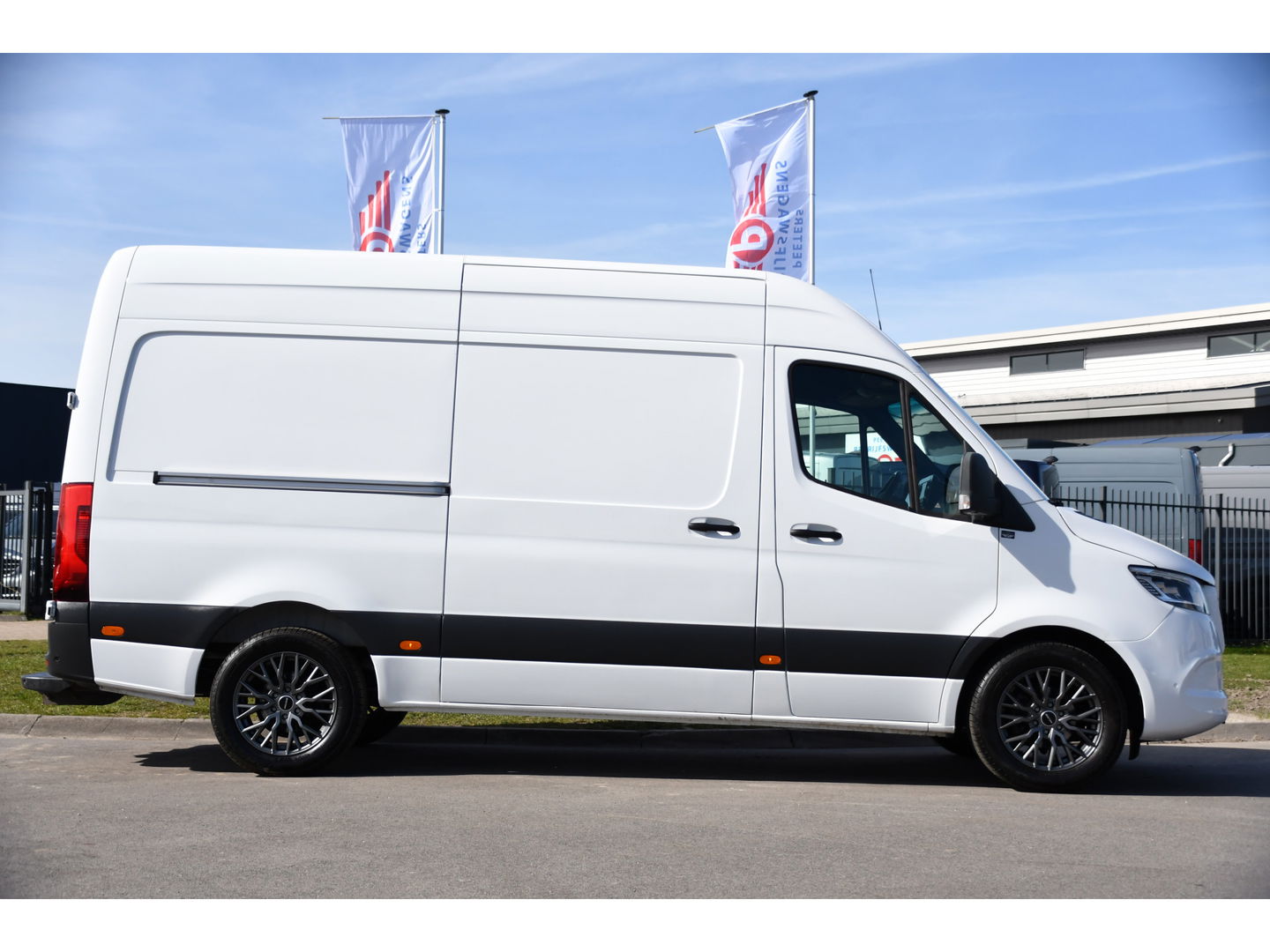 Mercedes-Benz Sprinter 319 V6 3.0 CDI L2H2 PB Edition Cruise, 360 Camera, Carplay, LED, 190pk, Leder, Multimedia, Uniek!