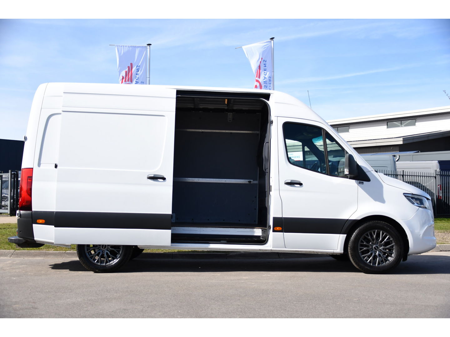 Mercedes-Benz Sprinter 319 V6 3.0 CDI L2H2 PB Edition Cruise, 360 Camera, Carplay, LED, 190pk, Leder, Multimedia, Uniek!