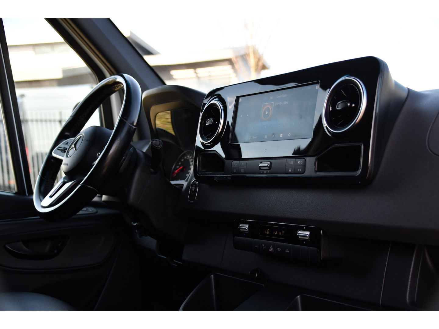 Mercedes-Benz Sprinter 319 V6 3.0 CDI L2H2 PB Edition Cruise, 360 Camera, Carplay, LED, 190pk, Leder, Multimedia, Uniek!