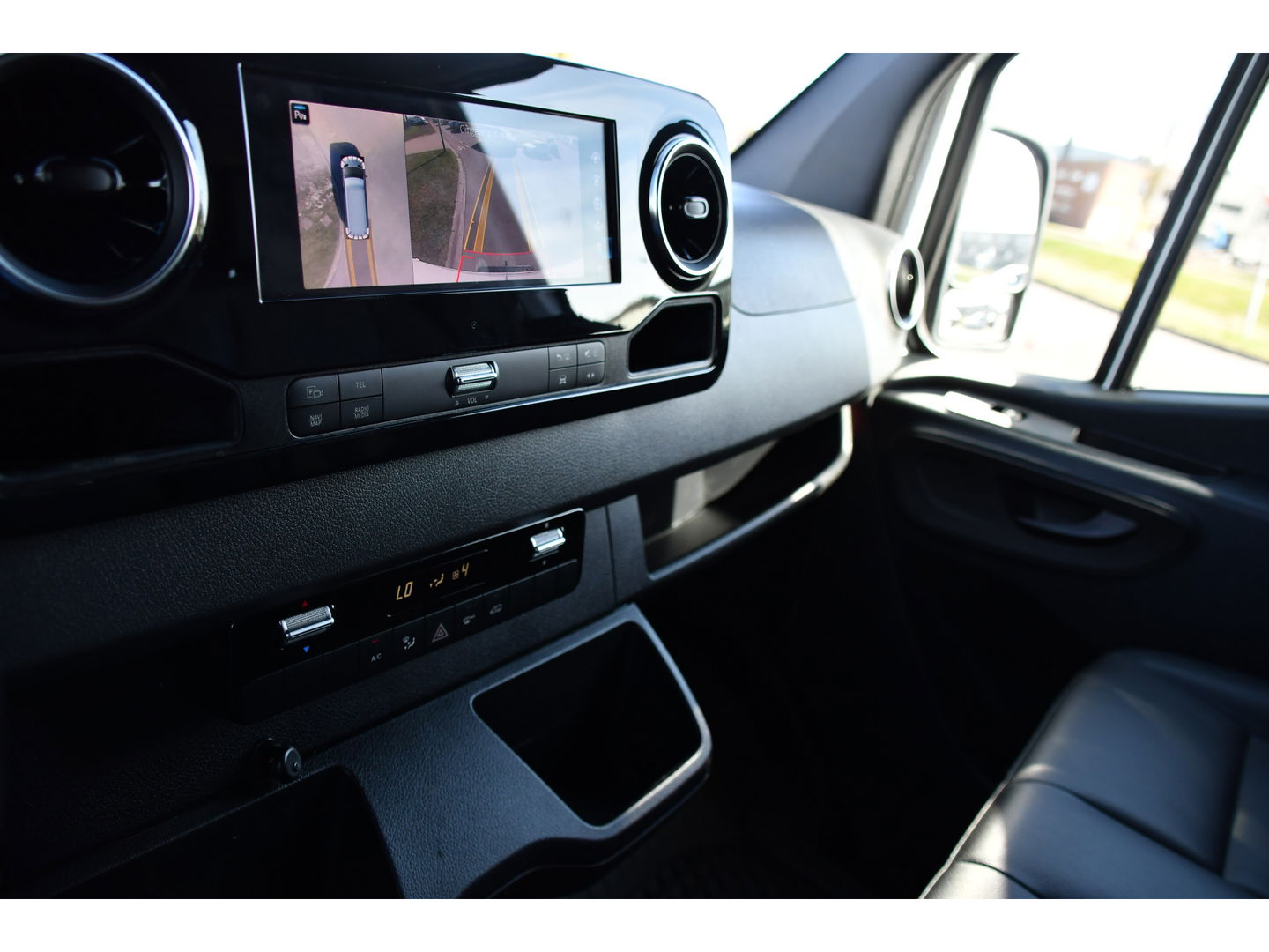 Mercedes-Benz Sprinter 319 V6 3.0 CDI L2H2 PB Edition Cruise, 360 Camera, Carplay, LED, 190pk, Leder, Multimedia, Uniek!