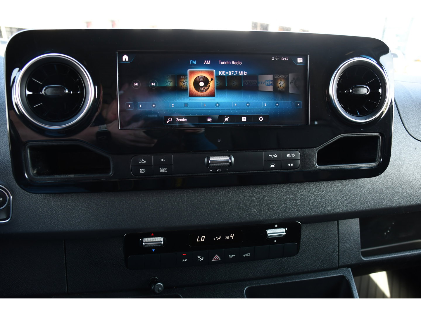 Mercedes-Benz Sprinter 319 V6 3.0 CDI L2H2 PB Edition Cruise, 360 Camera, Carplay, LED, 190pk, Leder, Multimedia, Uniek!