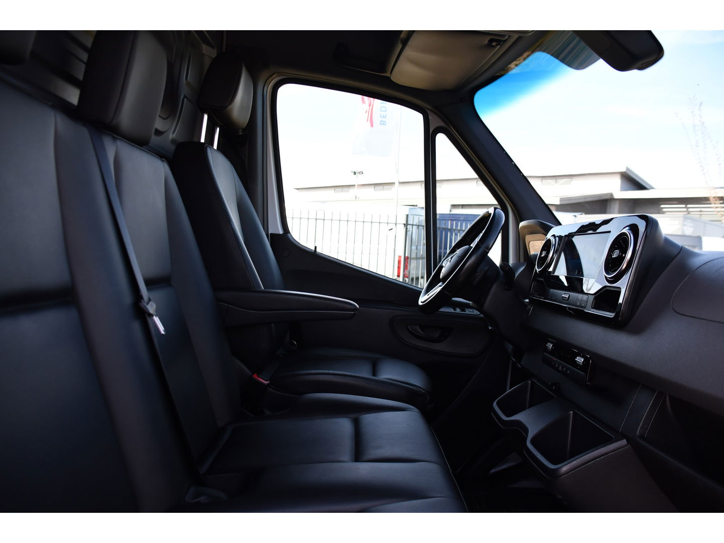 Mercedes-Benz Sprinter 319 V6 3.0 CDI L2H2 PB Edition Cruise, 360 Camera, Carplay, LED, 190pk, Leder, Multimedia, Uniek!