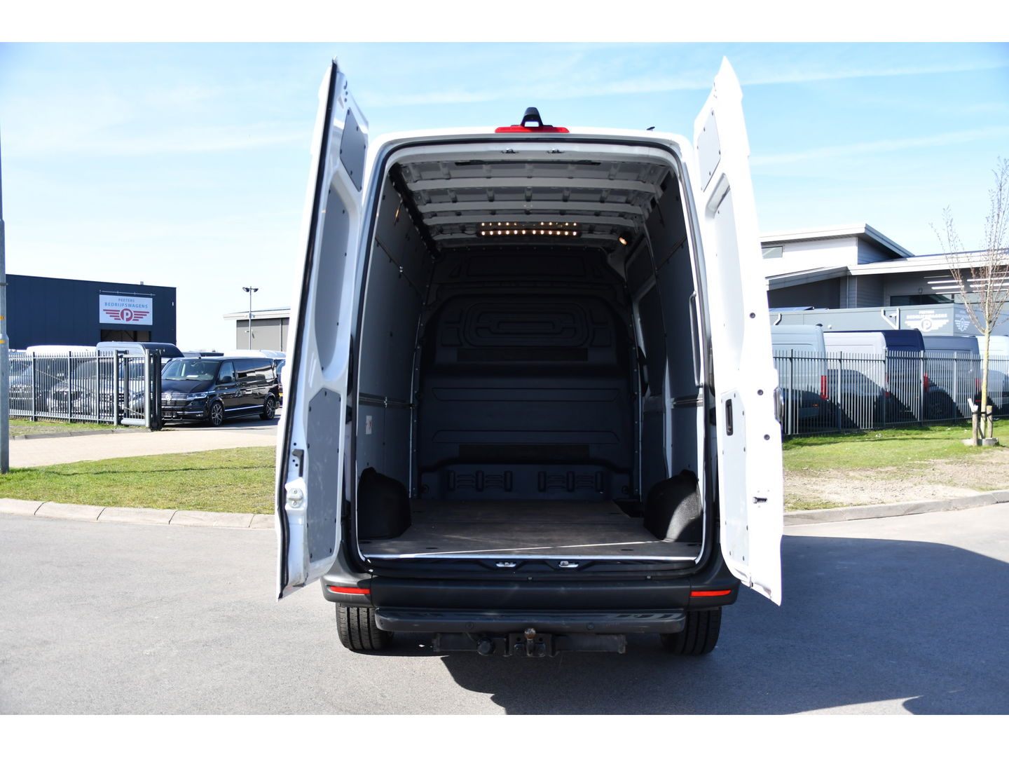 Mercedes-Benz Sprinter 319 V6 3.0 CDI L2H2 PB Edition Cruise, 360 Camera, Carplay, LED, 190pk, Leder, Multimedia, Uniek!