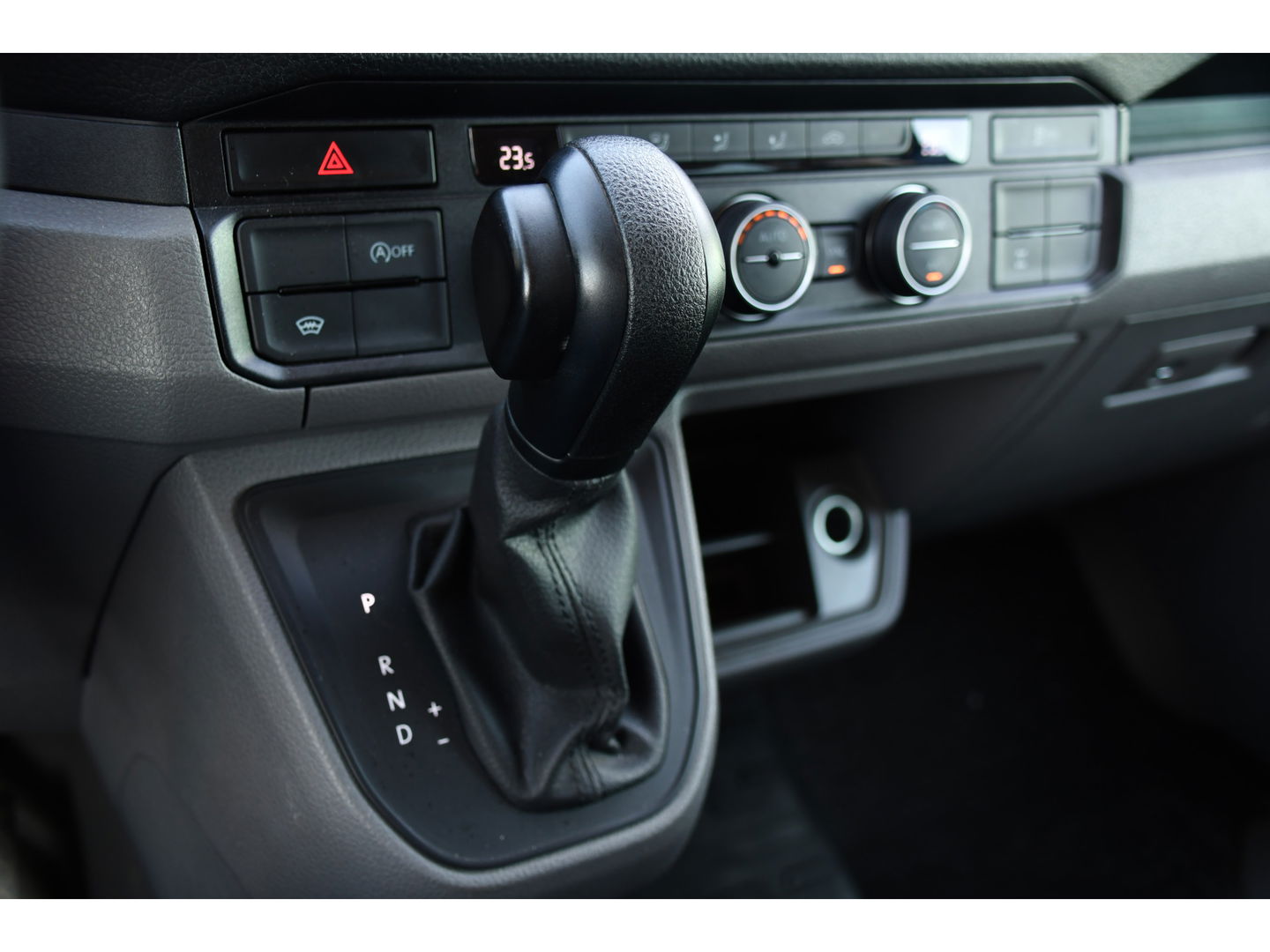 MAN TGE 3.180 35 2.0 L3H2 4x4 DC Cruise, Camera, Carplay, LED, Voorruit verwarming, Multimedia, 177pk, Automaat, Uniek!