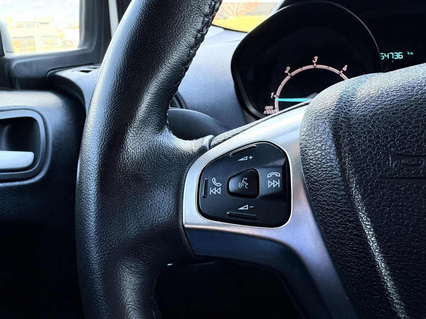 Ford Transit Courier 1.5 TDCI SPORT | CRISE| EURO 6 | 2x SCHUIF | CARPLAY |