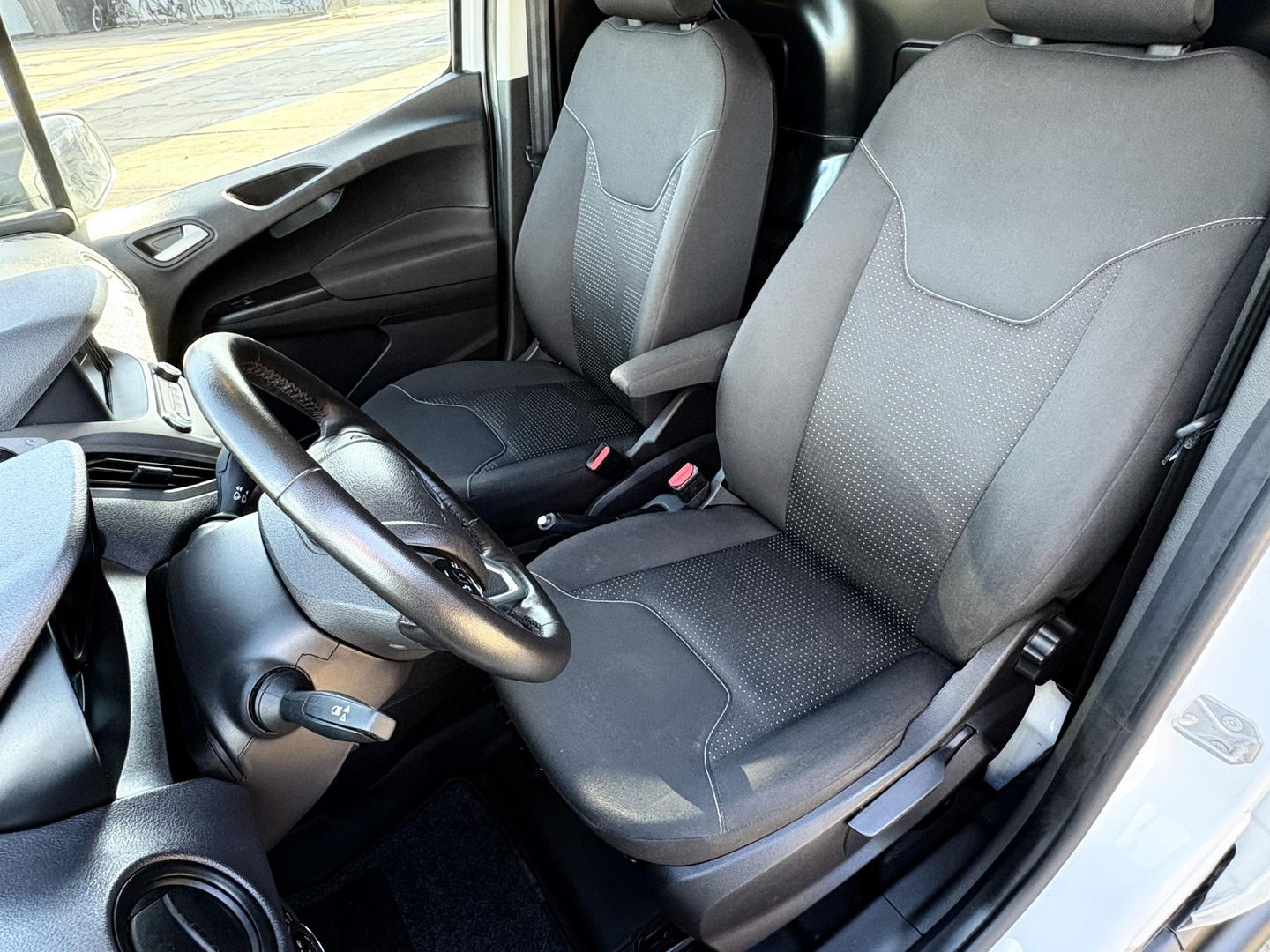 Ford Transit Courier 1.5 TDCI SPORT | CRISE| EURO 6 | 2x SCHUIF | CARPLAY |