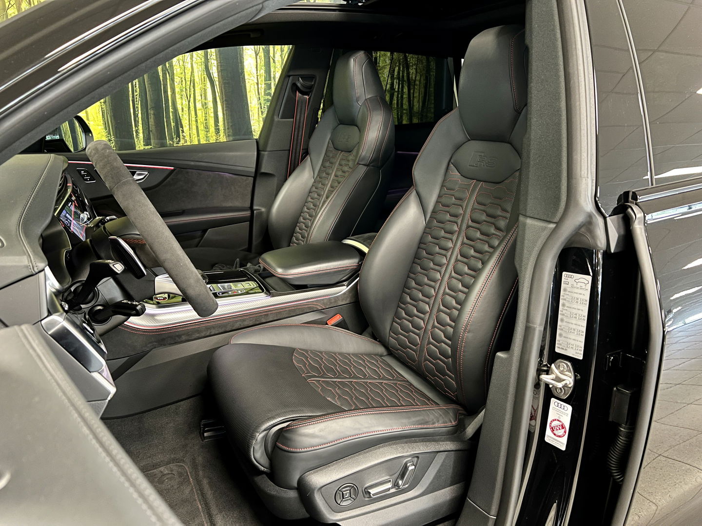 Audi RS Q8 4.0 TFSI RS Q8 quattro | Carbon Optiek Pakket | Dynamic Plus | Keramisch | 23'' lichtmetaal | Panoramadak | Massage | 600 Pk! | Head-up display | Trekhaak | Bang & Olufson |