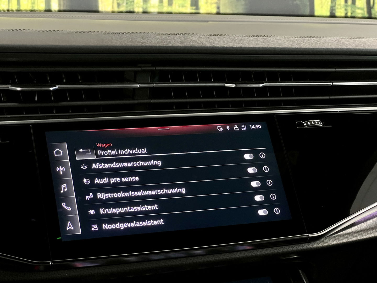 Audi RS Q8 4.0 TFSI RS Q8 quattro | Carbon Optiek Pakket | Dynamic Plus | Keramisch | 23'' lichtmetaal | Panoramadak | Massage | 600 Pk! | Head-up display | Trekhaak | Bang & Olufson |