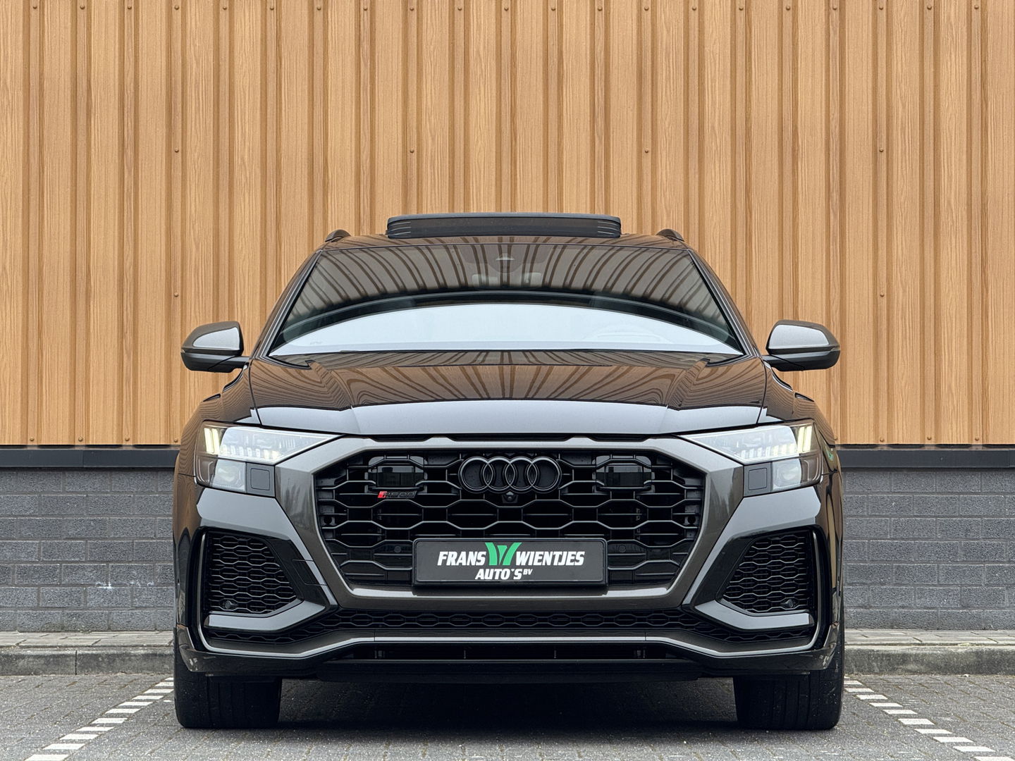 Audi RS Q8 4.0 TFSI RS Q8 quattro | Carbon Optiek Pakket | Dynamic Plus | Keramisch | 23'' lichtmetaal | Panoramadak | Massage | 600 Pk! | Head-up display | Trekhaak | Bang & Olufson |