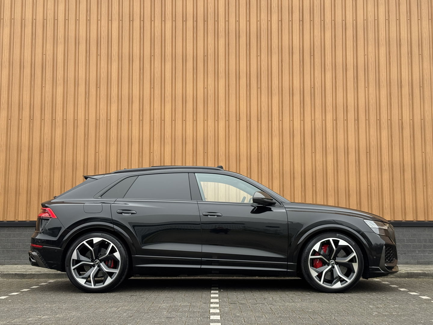 Audi RS Q8 4.0 TFSI RS Q8 quattro | Carbon Optiek Pakket | Dynamic Plus | Keramisch | 23'' lichtmetaal | Panoramadak | Massage | 600 Pk! | Head-up display | Trekhaak | Bang & Olufson |