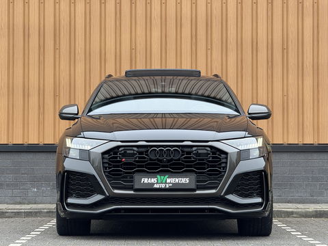 Audi RS Q8 4.0 TFSI RS Q8 quattro | Carbon Optiek Pakket | Dynamic Plus | Keramisch | 23'' lichtmetaal | Panoramadak | Massage | 600 Pk! | Head-up display | Trekhaak | Bang & Olufson |