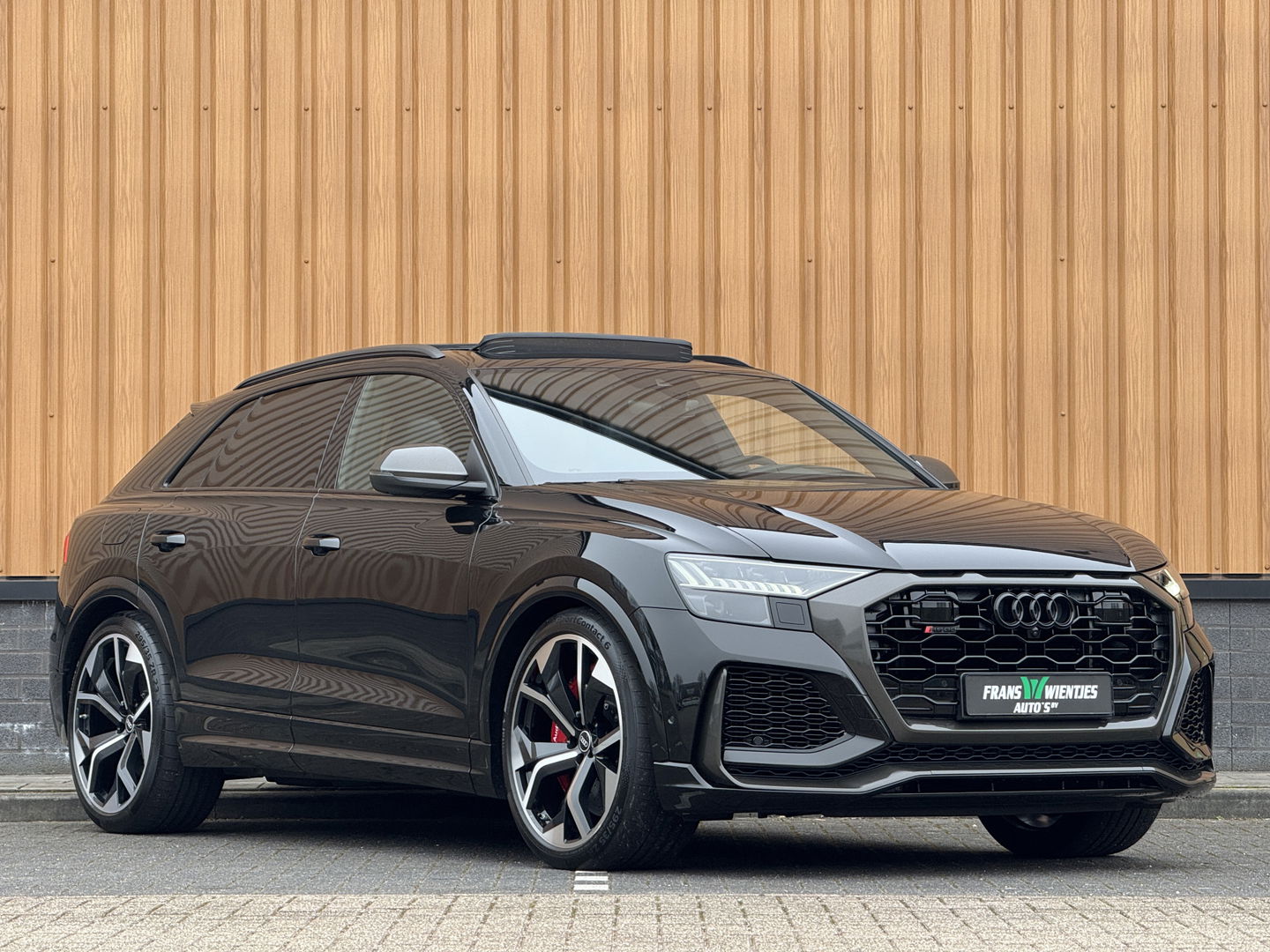 Audi RS Q8 4.0 TFSI RS Q8 quattro | Carbon Optiek Pakket | Dynamic Plus | Keramisch | 23'' lichtmetaal | Panoramadak | Massage | 600 Pk! | Head-up display | Trekhaak | Bang & Olufson |
