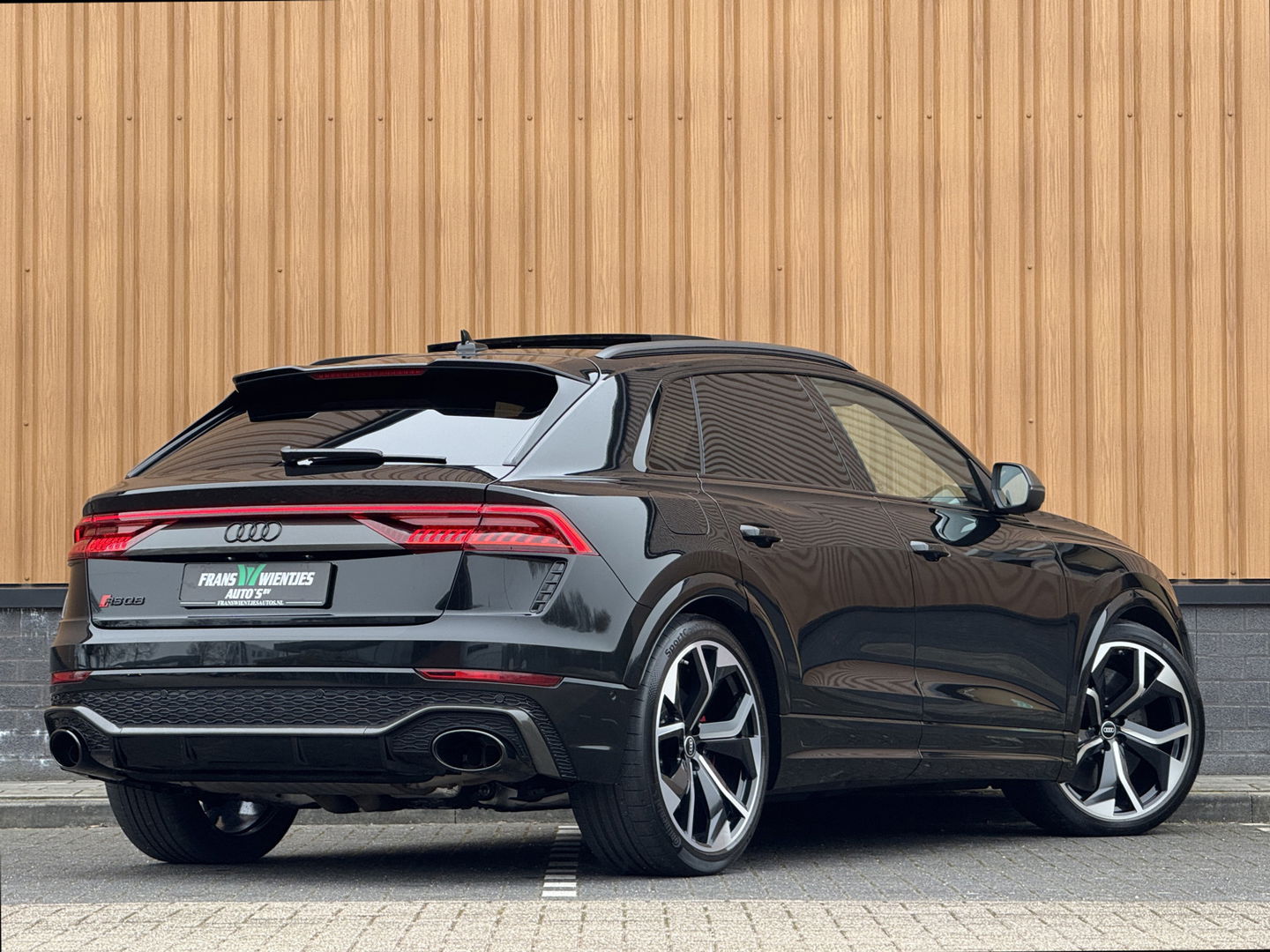 Audi RS Q8 4.0 TFSI RS Q8 quattro | Carbon Optiek Pakket | Dynamic Plus | Keramisch | 23'' lichtmetaal | Panoramadak | Massage | 600 Pk! | Head-up display | Trekhaak | Bang & Olufson |