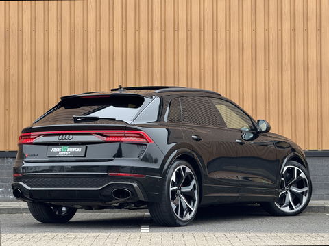 Audi RS Q8 4.0 TFSI RS Q8 quattro | Carbon Optiek Pakket | Dynamic Plus | Keramisch | 23'' lichtmetaal | Panoramadak | Massage | 600 Pk! | Head-up display | Trekhaak | Bang & Olufson |