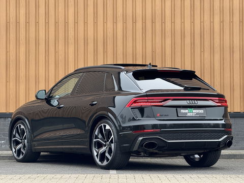 Audi RS Q8 4.0 TFSI RS Q8 quattro | Carbon Optiek Pakket | Dynamic Plus | Keramisch | 23'' lichtmetaal | Panoramadak | Massage | 600 Pk! | Head-up display | Trekhaak | Bang & Olufson |