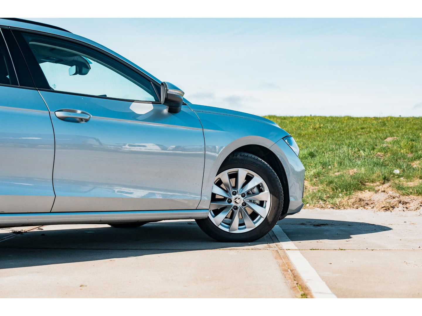 Škoda Superb Combi 1.5 TSI MHEV First Edition | TREKHAAK | CAMERA | LED | ALL SEASON BANDEN