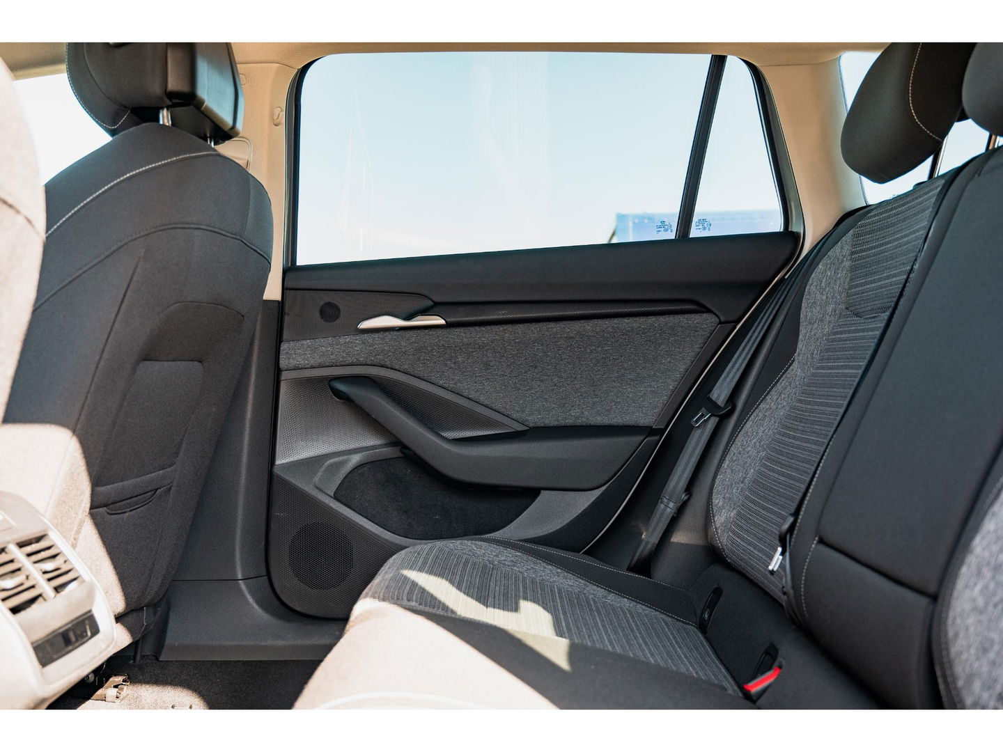 Škoda Superb Combi 1.5 TSI MHEV First Edition | TREKHAAK | CAMERA | LED | ALL SEASON BANDEN