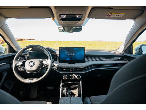 Škoda Superb Combi 1.5 TSI MHEV First Edition | TREKHAAK | CAMERA | LED | ALL SEASON BANDEN