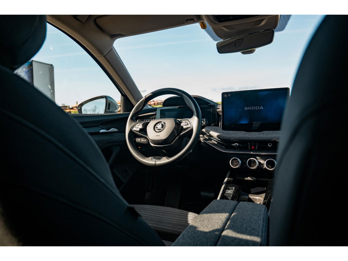 Škoda Superb Combi 1.5 TSI MHEV First Edition | TREKHAAK | CAMERA | LED | ALL SEASON BANDEN