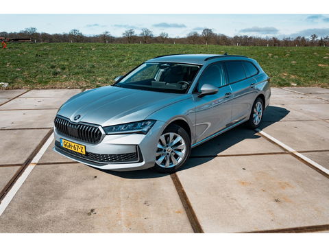 Škoda Superb Combi 1.5 TSI MHEV First Edition | TREKHAAK | CAMERA | LED | ALL SEASON BANDEN