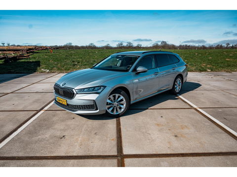 Škoda Superb Combi 1.5 TSI MHEV First Edition | TREKHAAK | CAMERA | LED | ALL SEASON BANDEN