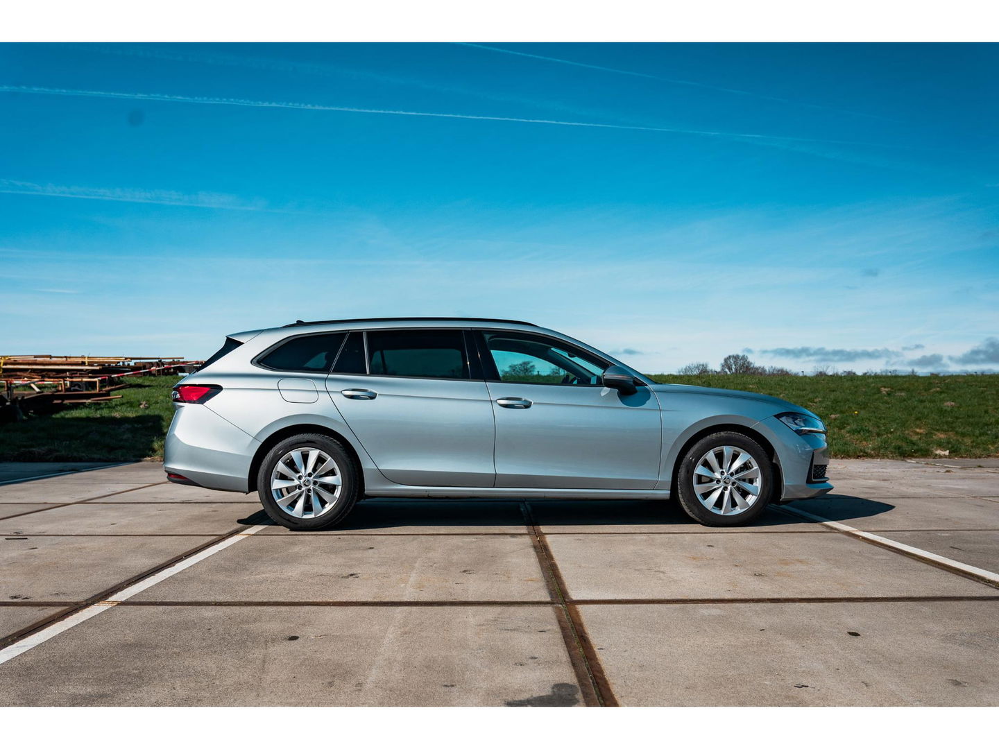 Škoda Superb Combi 1.5 TSI MHEV First Edition | TREKHAAK | CAMERA | LED | ALL SEASON BANDEN