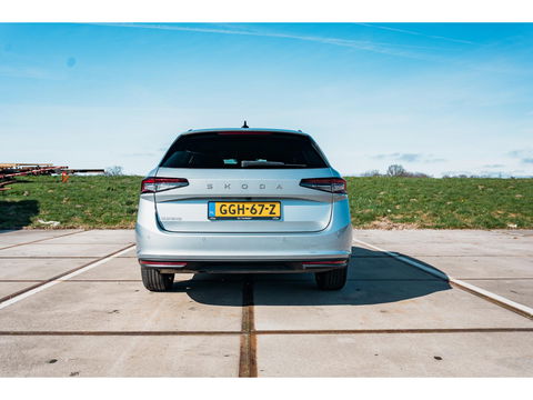 Škoda Superb Combi 1.5 TSI MHEV First Edition | TREKHAAK | CAMERA | LED | ALL SEASON BANDEN