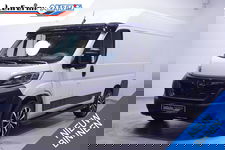 Opel Movano - 2.2D 140 pk L2H2 Black&White Edition Navi Camera, 18" LMV, Treeplanken, Airco ECC, Nieuw, 3-Zits