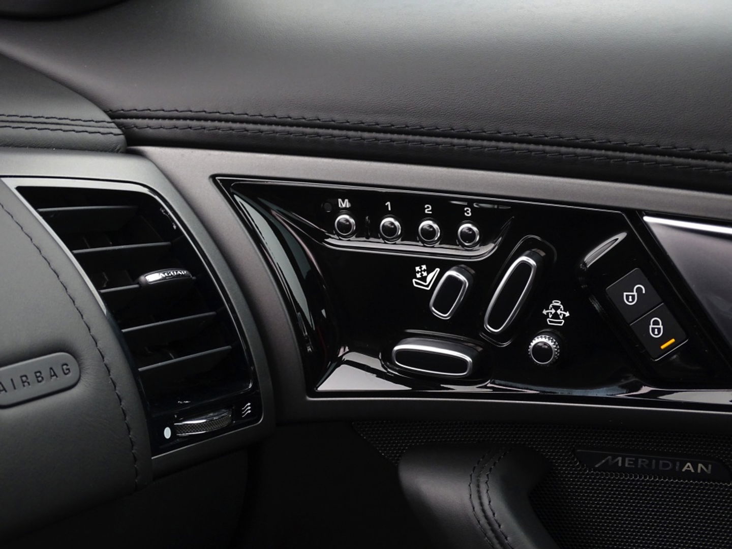 Jaguar F-Type 3.0 V6 Supercharged 400PK Coupé / carbon *NAP*