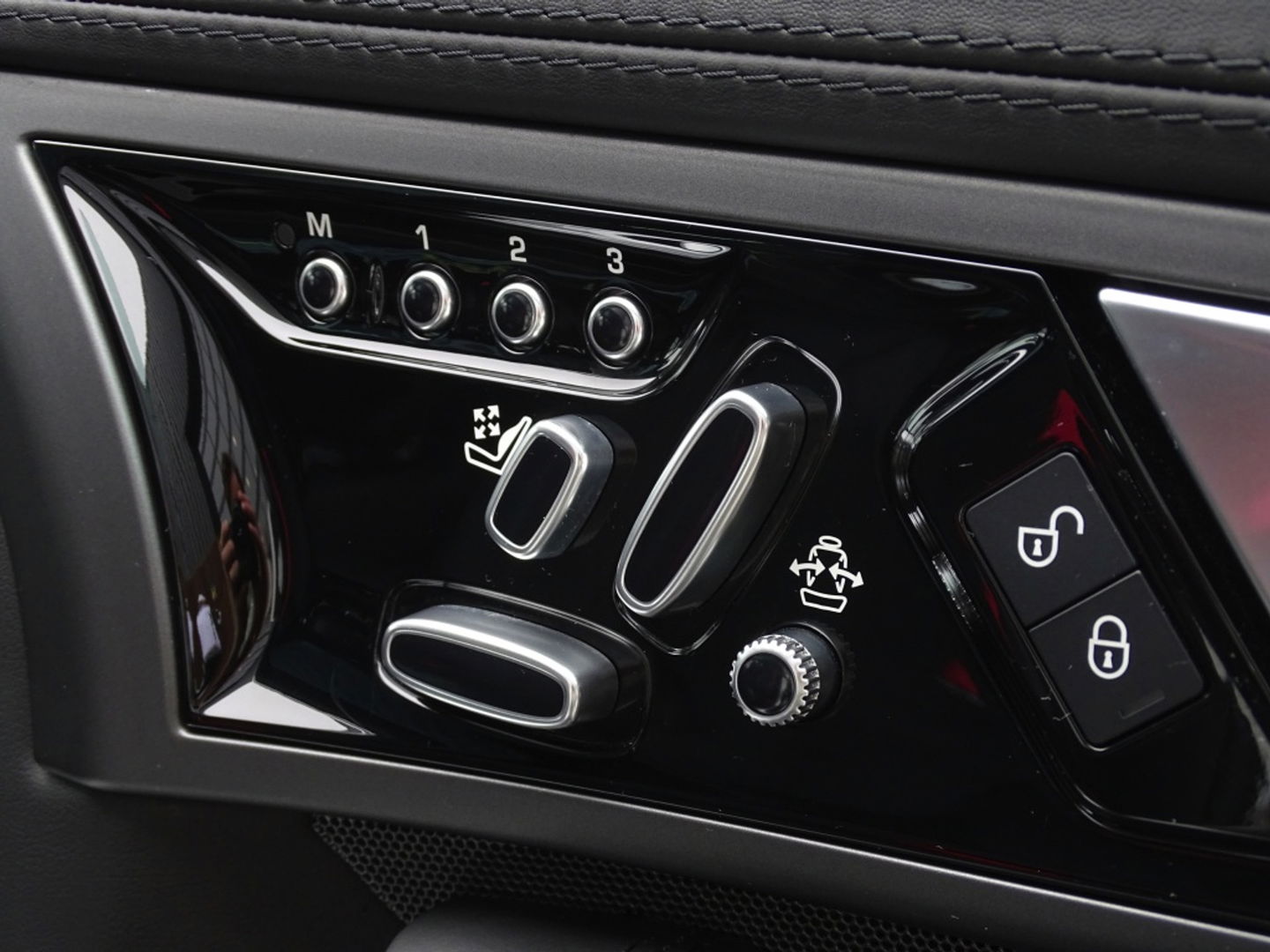 Jaguar F-Type 3.0 V6 Supercharged 400PK Coupé / carbon *NAP*